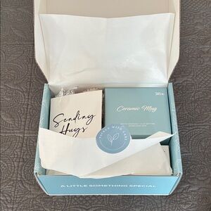 Ceramic Mug Gift Set - White candle tea and Socks